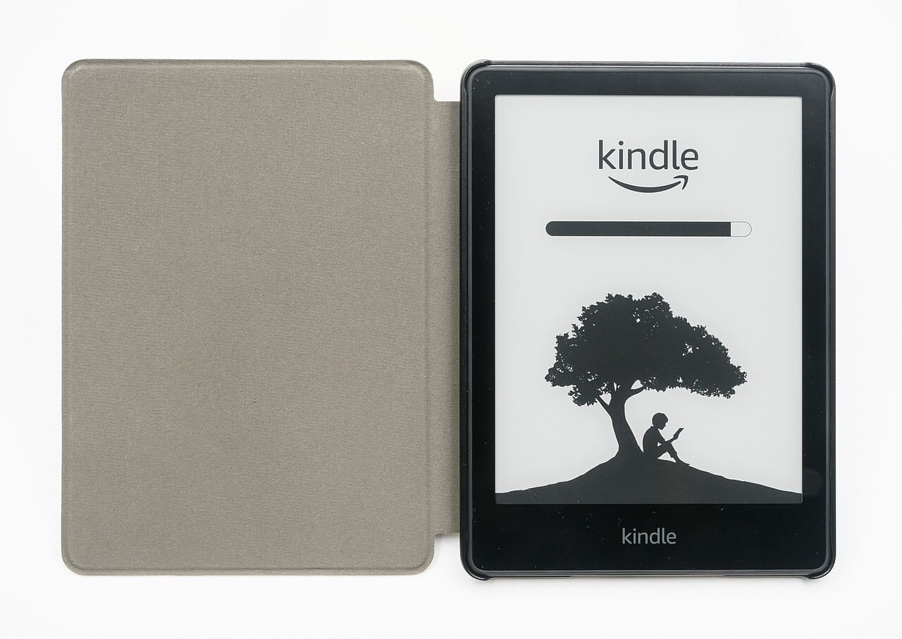 Kindle Paperwhite com capa aberta